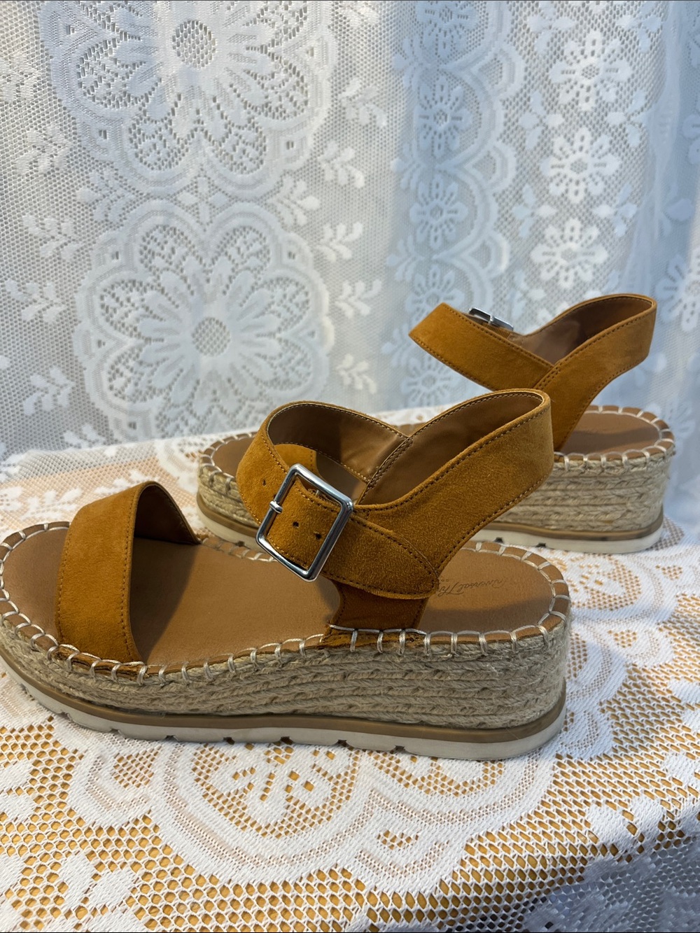 Universal Threads Suede Buckle Espadrille Platform Sandals 9.5